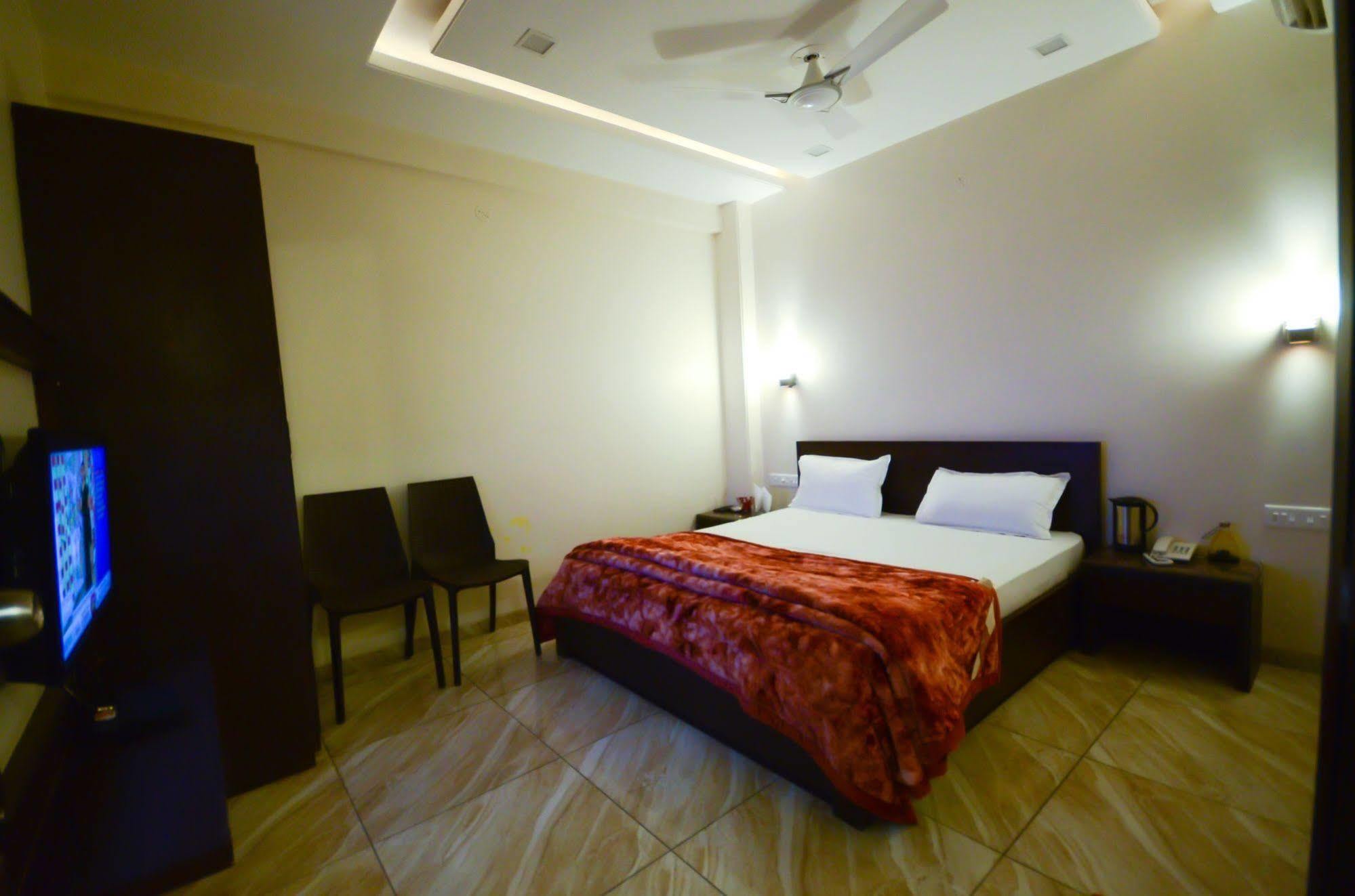 Hotel Sunday Inn Jaipur Extérieur photo