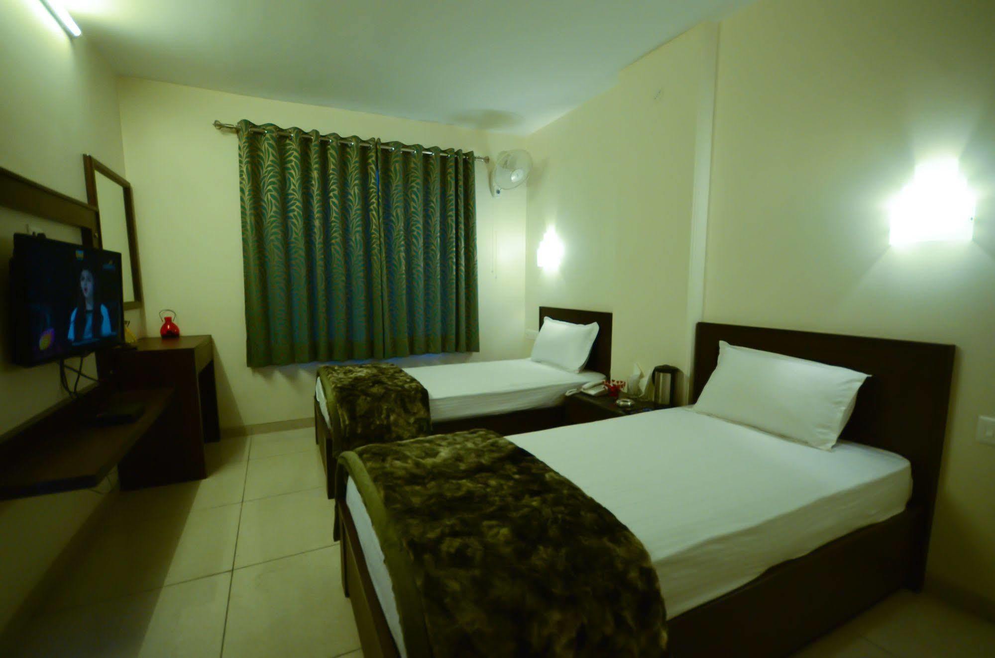 Hotel Sunday Inn Jaipur Extérieur photo